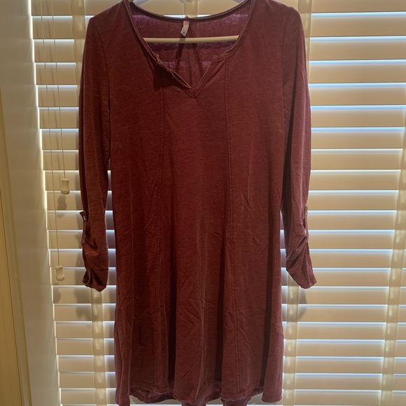 DRESS - Picture 1 of 4